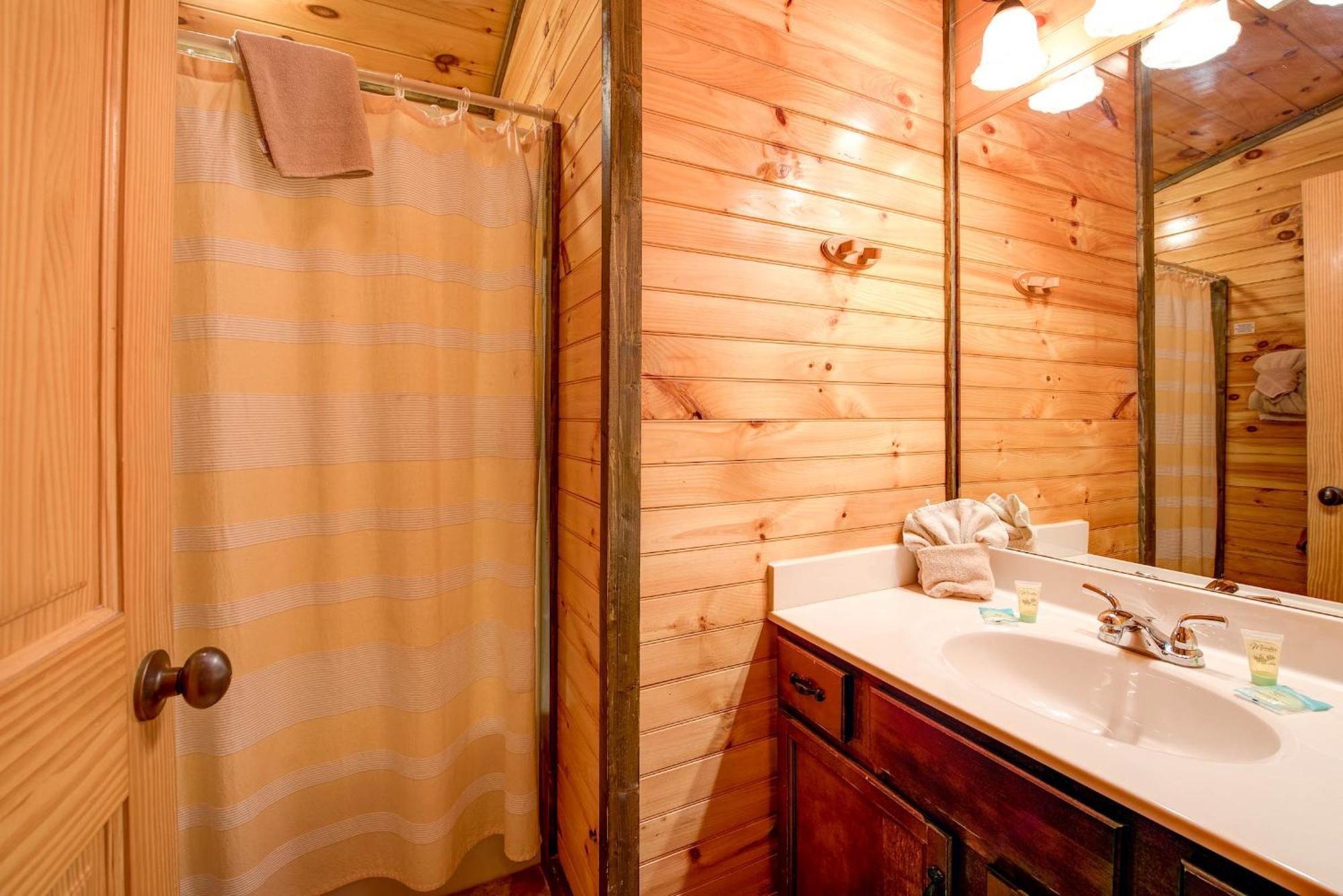 גטלינבורג Standing Bear Lodge מראה חיצוני תמונה